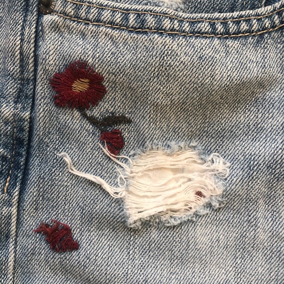 Embroidered Distressed Jeans 🌼💙 - Picture 2 of 3